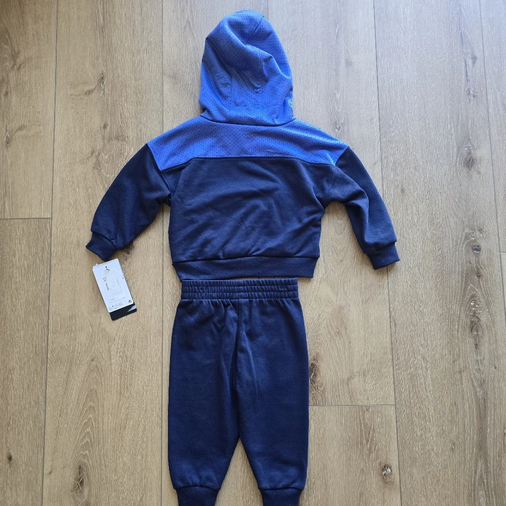 Nike Boys Color Block Hoodie and Jogger Pants 2- Piece Set